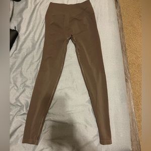 Medium Alphalete Mocha Amplify Legging